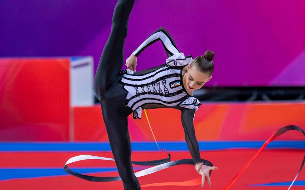 Taisiia Onofriichuk rhythmic gymnast side inclination